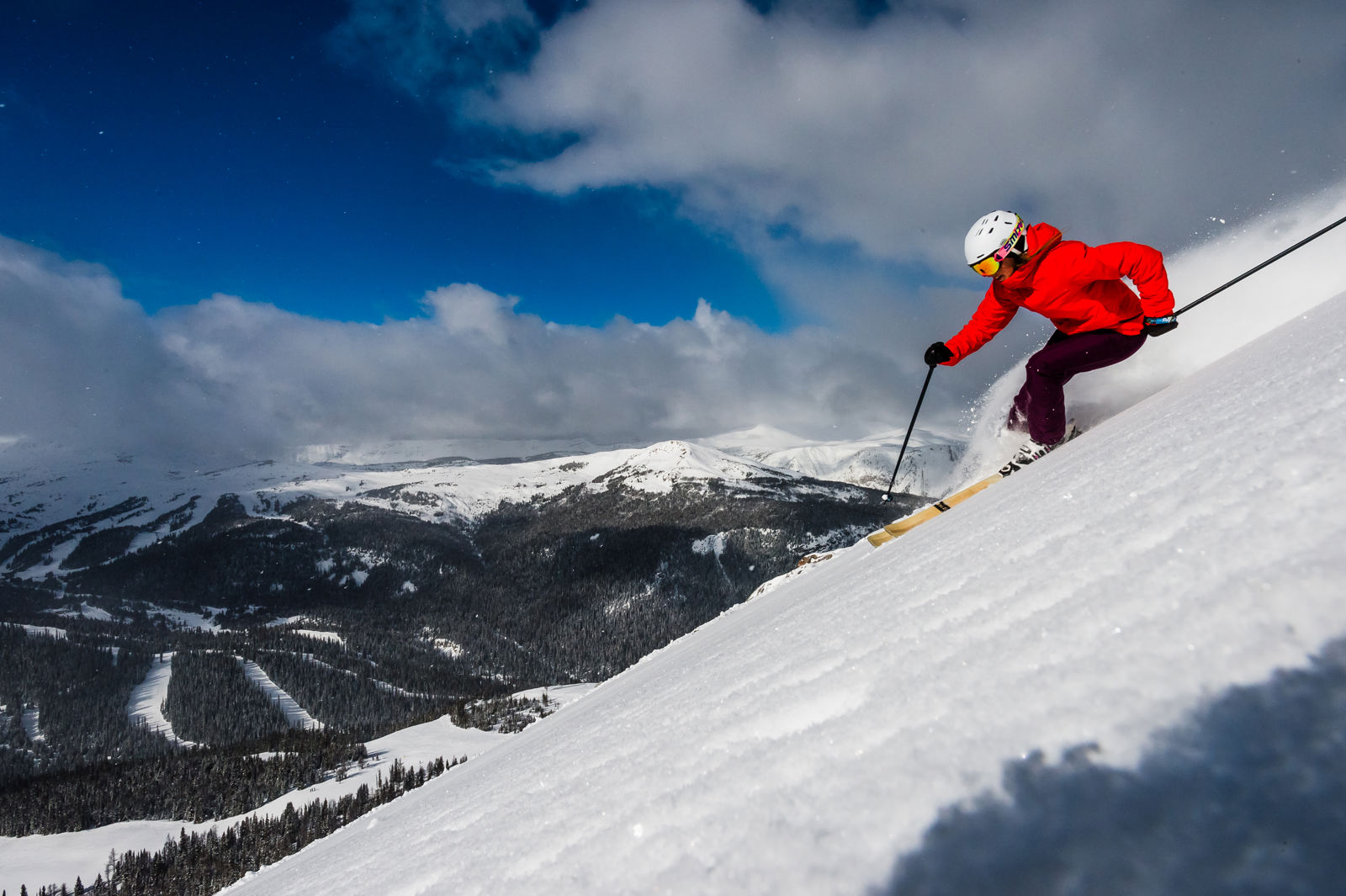 2019_SunshineVillage_SoloSkier_ReubenKrabbe2.jpg