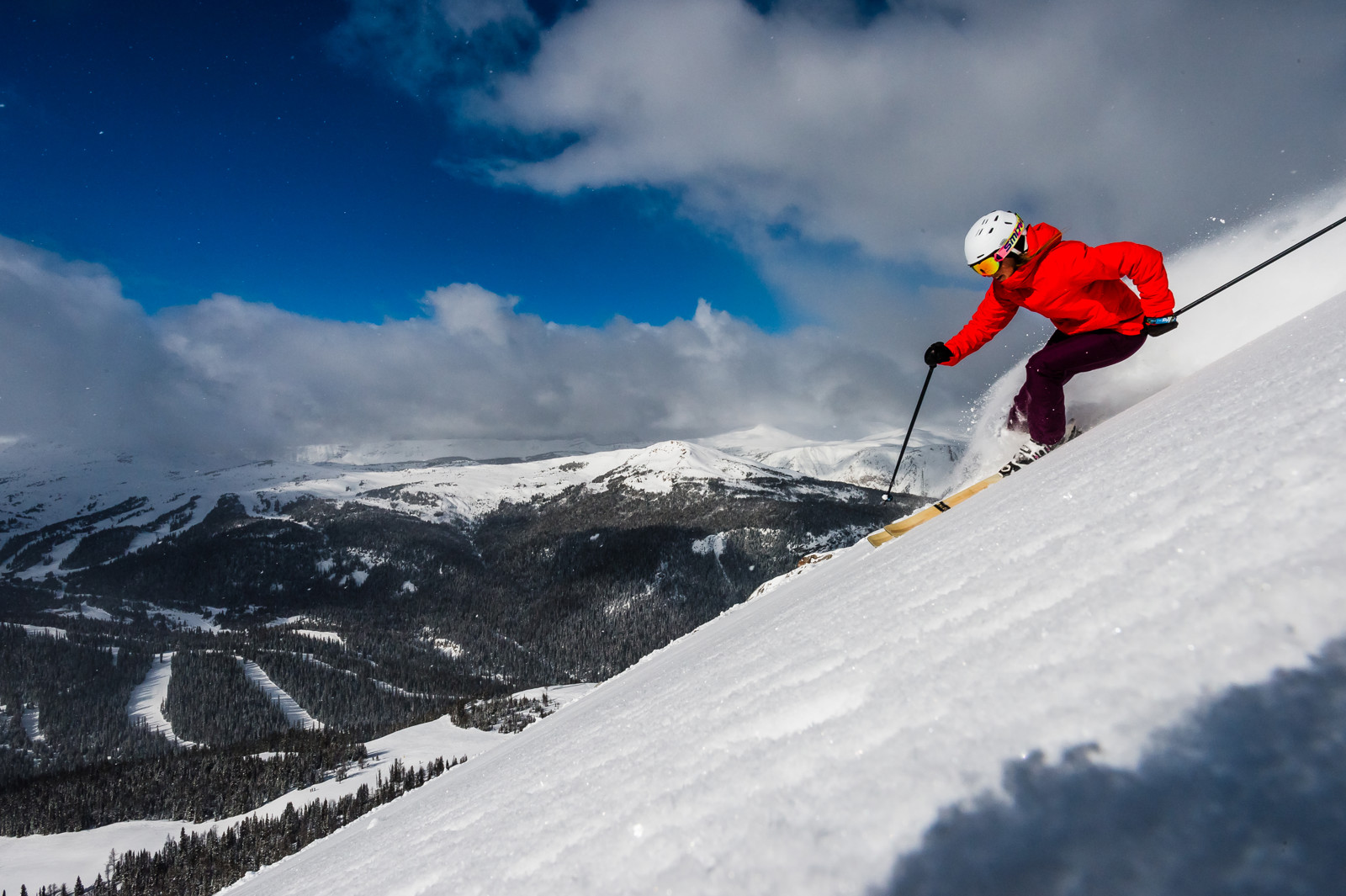 2019_SunshineVillage_SoloSkier_ReubenKrabbe2.jpg