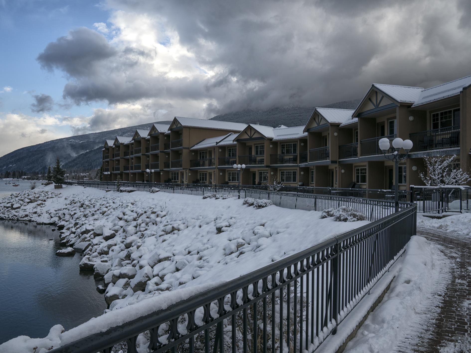 Prestige Lakeside Resort